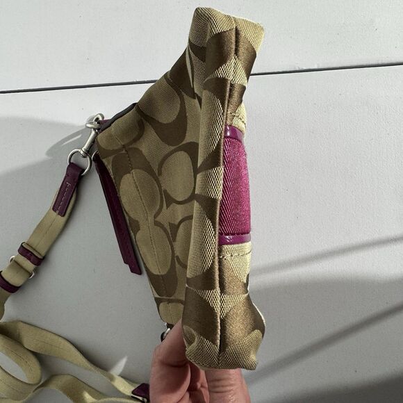 Coach Signature Stripe Shoulder Bag Crossbody Swingpack Berry - Picture 7 of 12